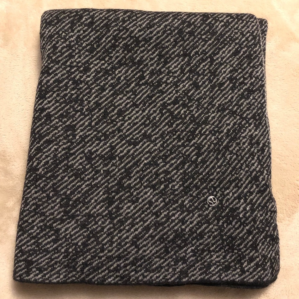 Lululemon blanket scarf!